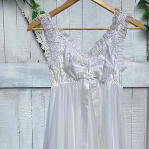 Minnie white Lace Nighty Size 6-8