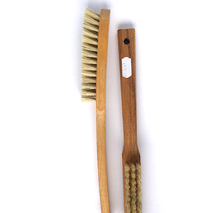 Gilder’s Brush for Polishing The Bole/Clay, Smooth Wooden Curved Handle