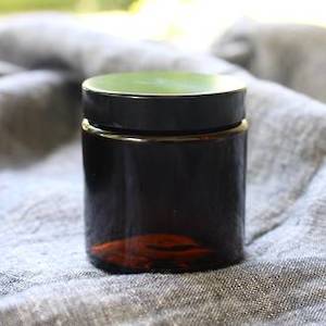 Cosmetic wholesaling: Amber glass pot - black lid: 100ml