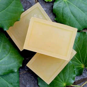 Cosmetic wholesaling: Kawakawa melt & pour soap base, NZ