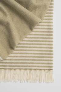 Gift: Weave Catlins Throw - Cream/Pea