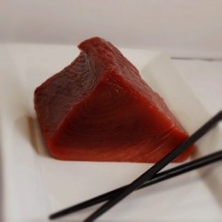 Seafood - fresh: Southern bluefin tuna sashimi block - skin off (super frozen)