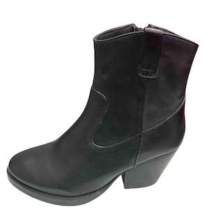 Shoe: EOS Vander black leather boot