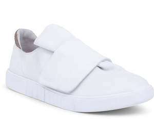 Woden Jenny Velcro Sneaker black or white.