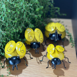 Decorative Metal Bees, Indoor or outdoor Garden Art Bumble Bee Art Set 4