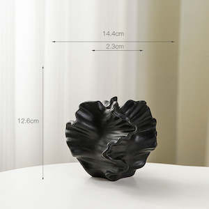 Simplistic Vase Black