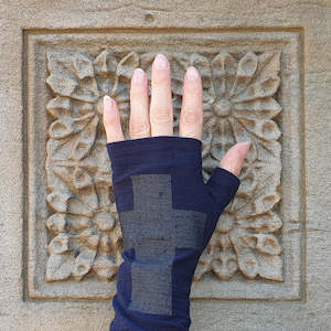 Kate Watts Merino Gloves | Navy Cross