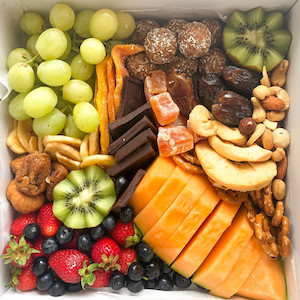 Catering: Fruit Box Grace & Graze