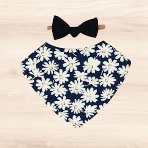 Big Daisy Dribble Bib & Navy Little-Bow