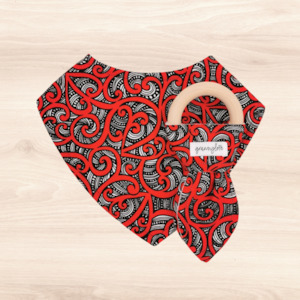 Te Koripi Wae o Maui Dribble Bib & Te Koripi Wae o Maui Teething Ring