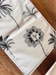 Palm Wonderland - Table Runner