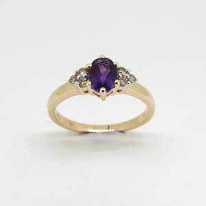 Jewellery: 9ct Gold Amethyst & Diamond Ring