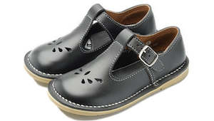 Footwear: McKinlays Sidewalk Black