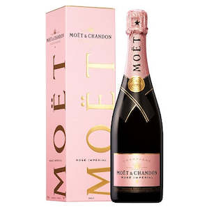 Liquor store: Moet Rose 750mL