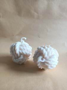 Painter - artist: Wool Yarn Ball Soy Candle