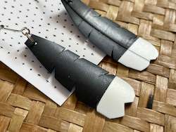 Rubber Feather earrings - white tips