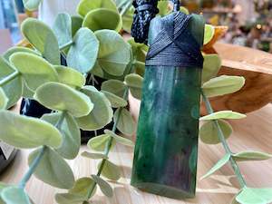 NZ Pounamu Toki pendant medium