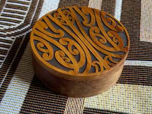 Gift: Papa Huia Box - Mangopare Round