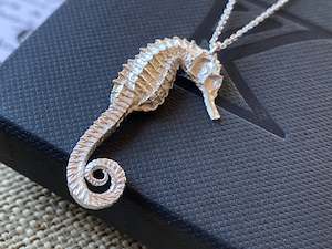 Seahorse Pendant - silver