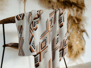 Gift: Niho Paraikete Throw - brown