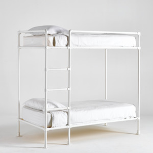 Bunk Beds: Steel Pipe Bunk Beds