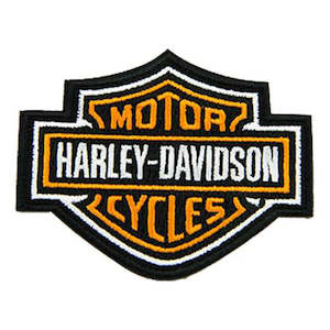 sa8011390 Harley-Davidson Bar & Shield Org/Blk