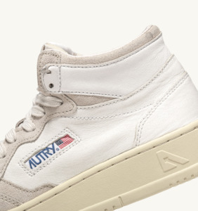 Medalist Mid - White/Suede