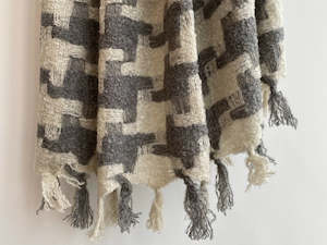 Blind: Kinloch Throw - White/Grey