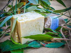 Detergent: Classic Aleppo Soap Shampoo Bar