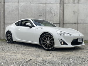 Car dealer - new and/or used: 2014 Toyota 86