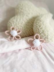 Homewares: Daisy wall flowers with Pom Pom