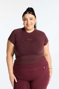 THE ESSENTIAL CROP TEE BURGUNDY