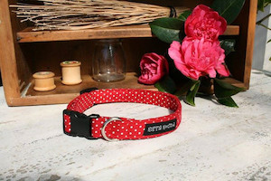 Rockbilly 50's red polka dot collar hippy-hound