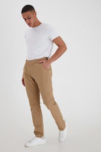 Clothing: HE NOOS Chino Twister -SS