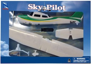 Hobby equipment and supply: New Ray NR-20665 Sky Pilot: Cessna 172 Skyhawk - Wheeled