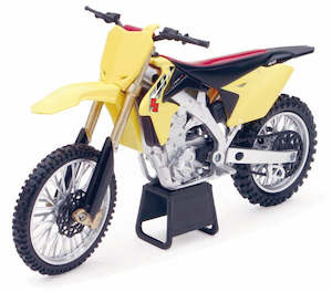 Hobby equipment and supply: New Ray NR-57643 1/12 2014 Suzuki RM-Z450