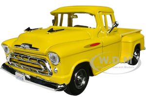 Hobby equipment and supply: Motormax MX-79381 1/24 1957 Chevrolet 3100 Stepside Pickup