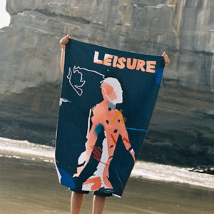 LEISURE Deluxe Beach Towel – Black