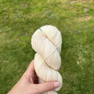 Yarn: Knitsch BFL Sock - Linen dresses and full cream