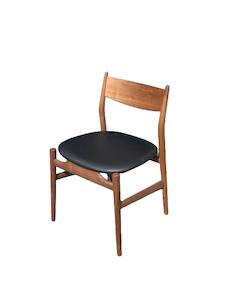 Moller Dining Chair – Walnut