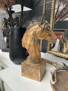 GOLD HORSE HEAD ON PLINTH 36cm