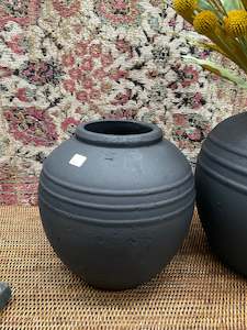 Urn Black Small