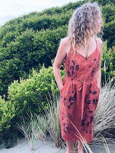 Feijoa Red dress ~ Linen ~ M