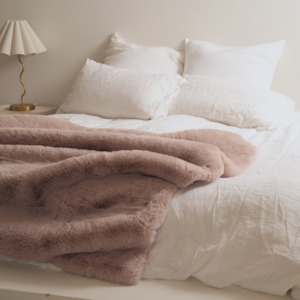 Vegan Fur Throw- Big Bear Blush Pink