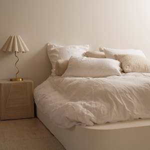 Ivory Boucle Bedroom: 100% French Flax Linen Duvet Cover Set - White