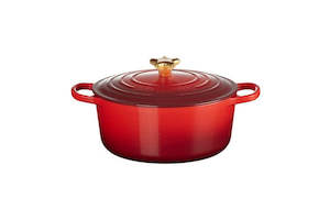 Signature Round 26cm Cerise Casserole w Star Knob