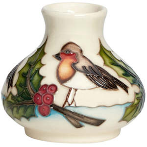 Collectable: Winter's Shelter Vase 32/2