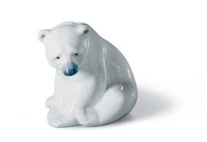 Lladro: Polar Bear Resting