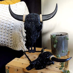 Furniture wholesaling: Skull Black - Resin Large