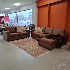 Floor covering: Forme 2.5 Seater + 3.5 seater with Footbox Eastwood Tan